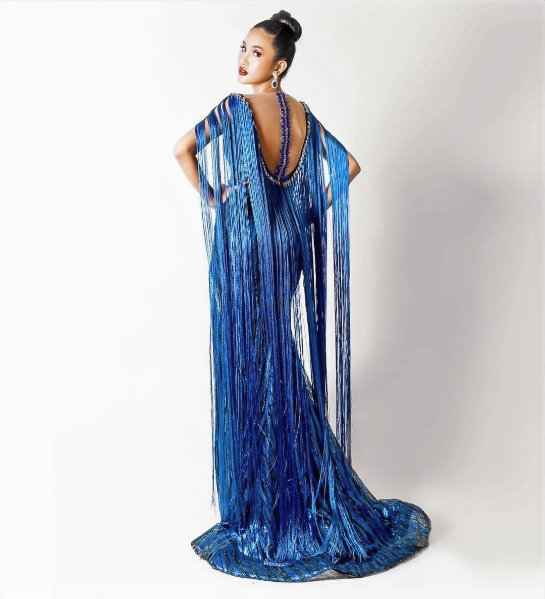 Contestant posing in a blue gown